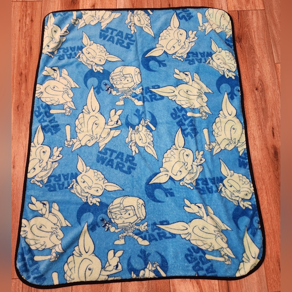 Star Wars Yoda & Luke Skywalker Black and Blue Throw Blanket